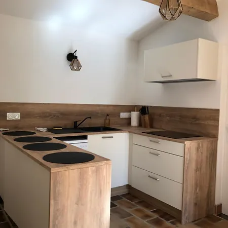 Holiday home Gite 5 A 7 Personnes En Provence Dans Grand Jardin Avec Piscine Partagee Cornillon-Confoux