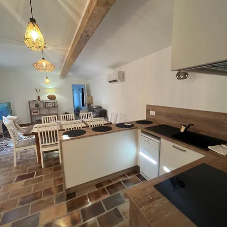 Holiday home Gite 5 A 7 Personnes En Provence Dans Grand Jardin Avec Piscine Partagee Cornillon-Confoux