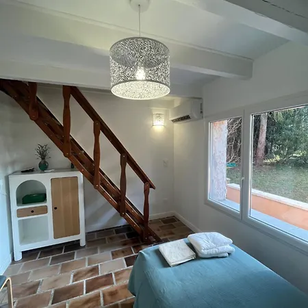 Holiday home Gite 5 A 7 Personnes En Provence Dans Grand Jardin Avec Piscine Partagee Cornillon-Confoux