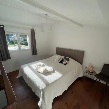Gite 5 A 7 Personnes En Provence Dans Grand Jardin Avec Piscine Partagee * Cornillon-Confoux